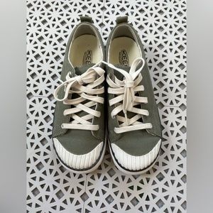 Keen canvas sneakers